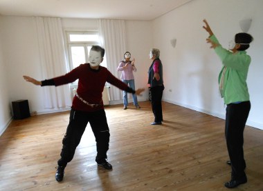 Tanz mit Masken